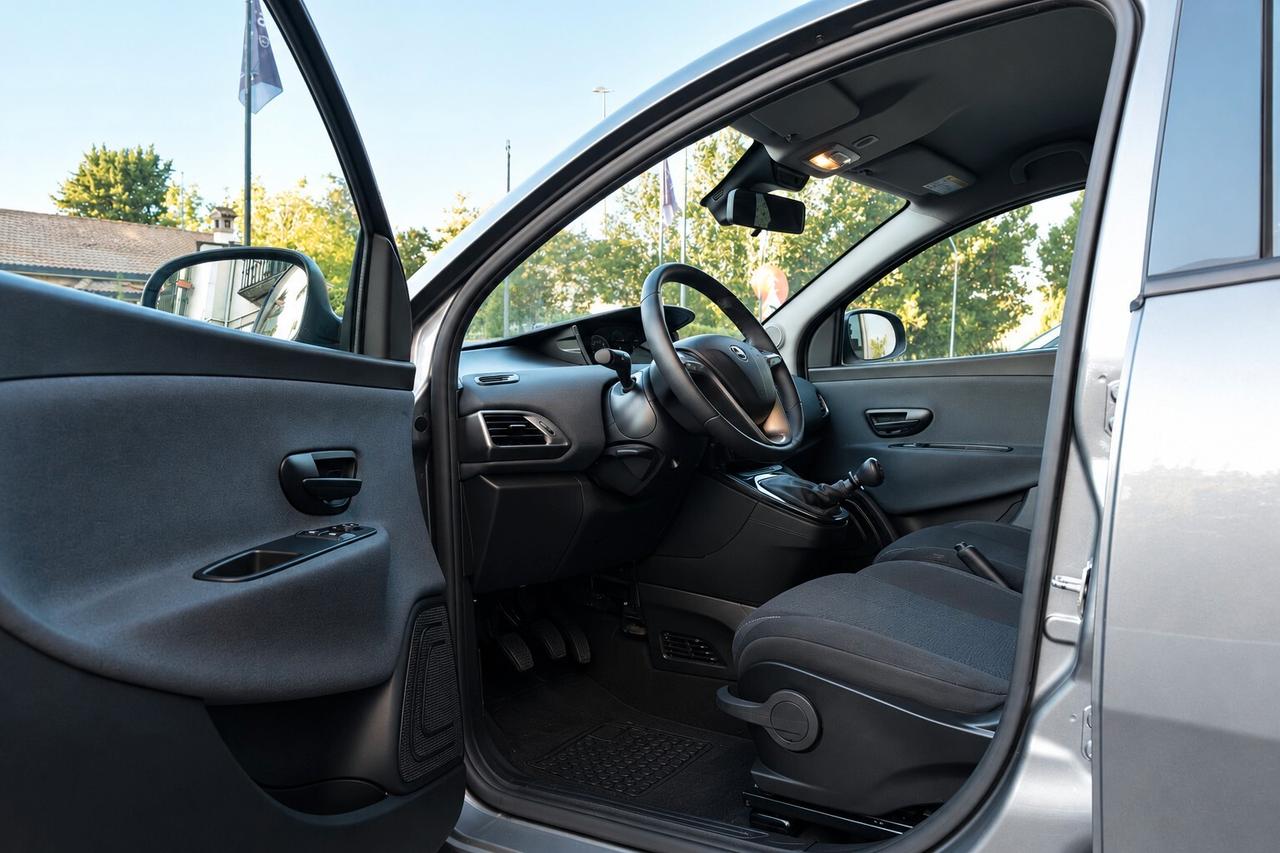 Lancia Ypsilon 1.0 Hybrid Gold 70 CV