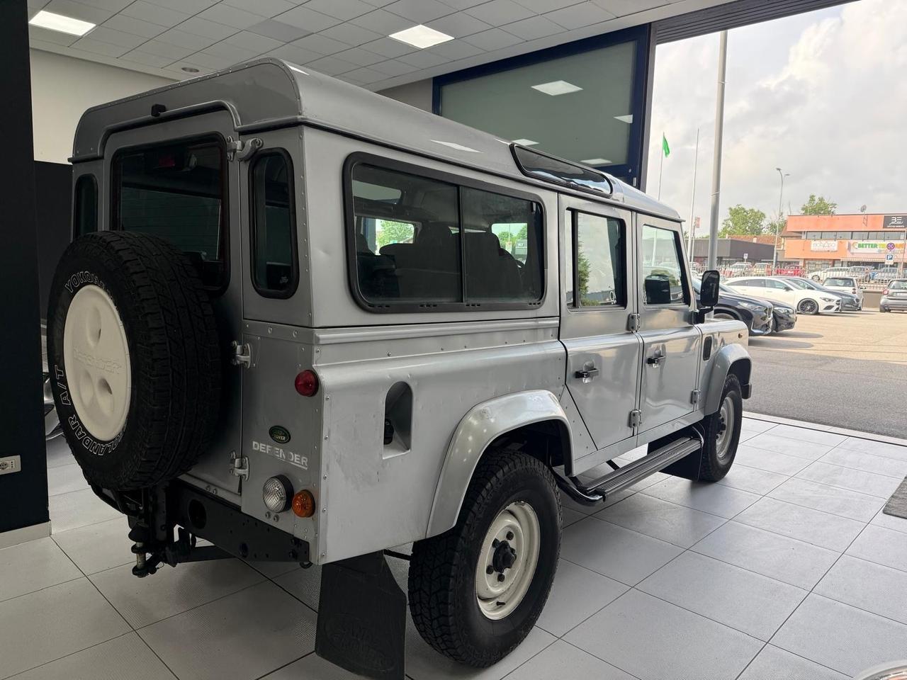Land Rover Defender 110 2.4 TD4 Station Wagon E