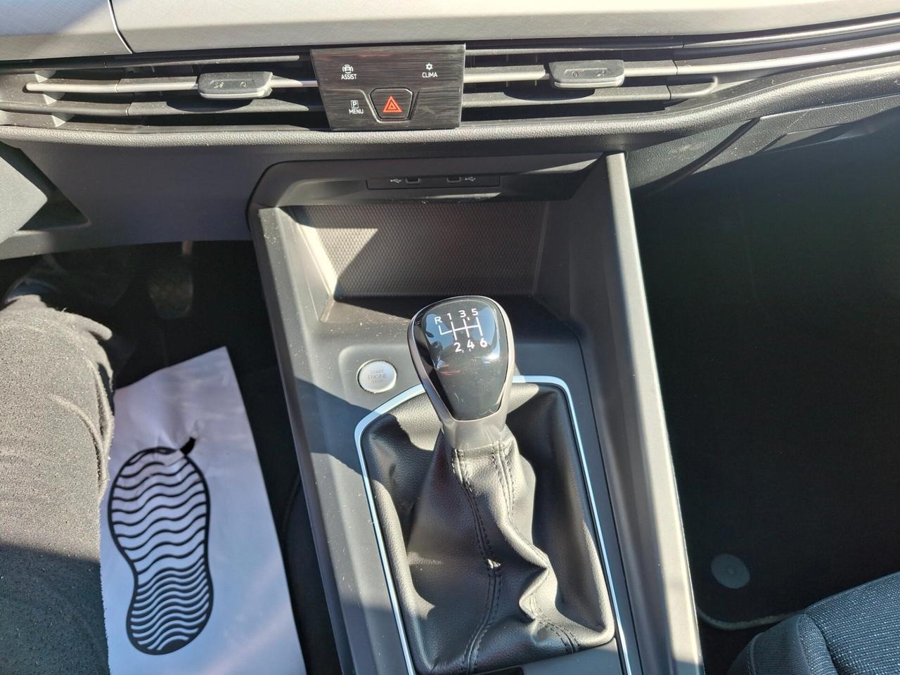 Volkswagen Golf 1.0 TSI EVO Life adatta anche neopatentati