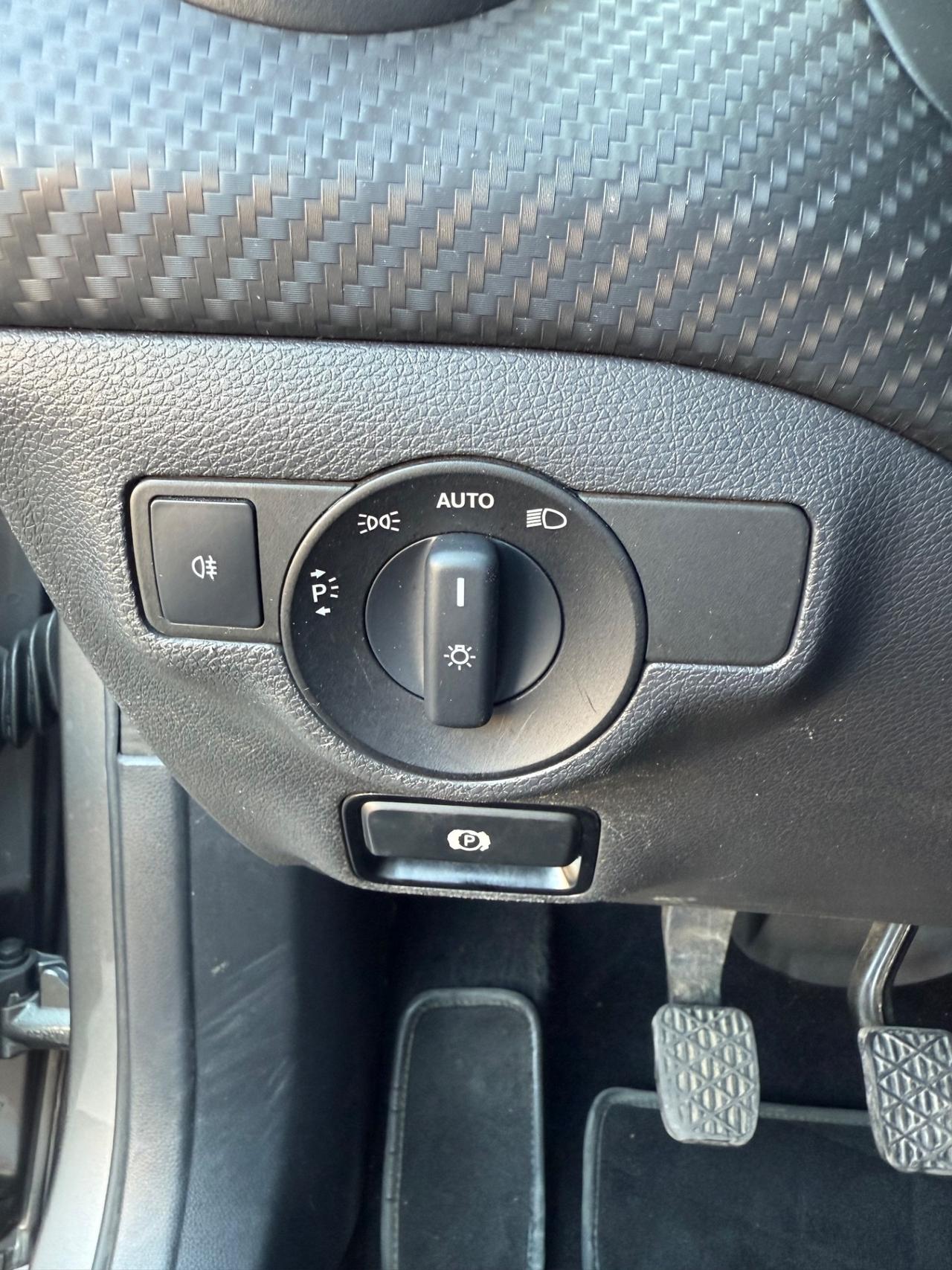 Mercedes GLA 180d Sport FARI LED-TELECAMERA