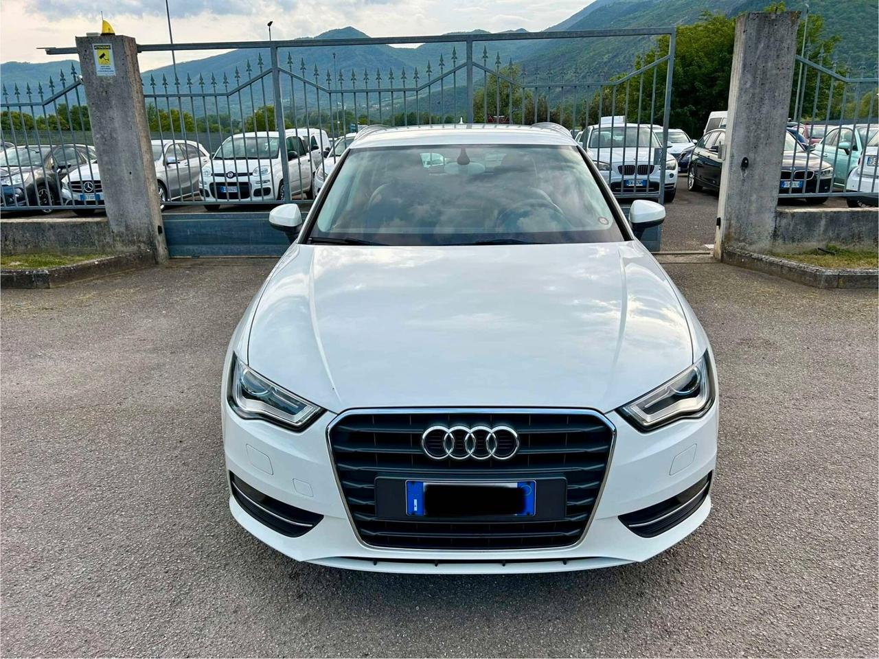 Audi A3 SPB 1.6 TDI 105 CV Ambition PELLE XENO NAVI