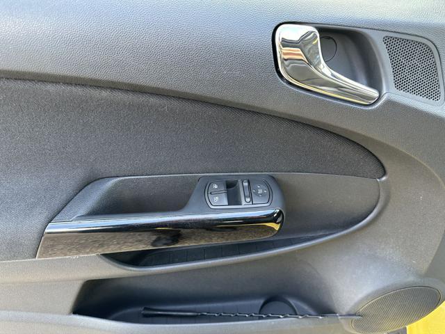 OPEL Corsa 1.2 3 porte Black Edition