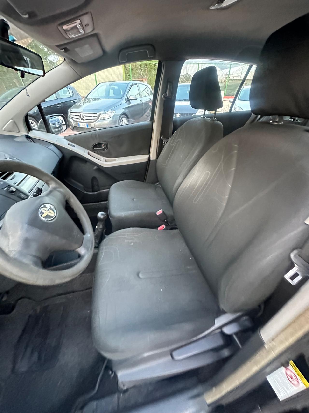 Toyota Yaris 1.0 5 porte Now