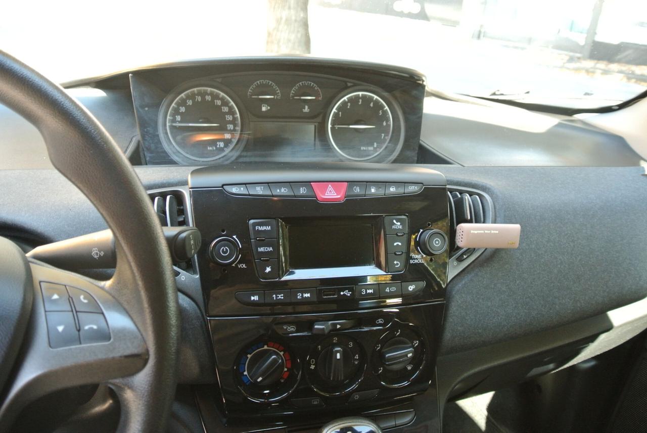 Lancia Ypsilon 1.2 69 CV 5 porte GPL Ecochic Elefantino Blu