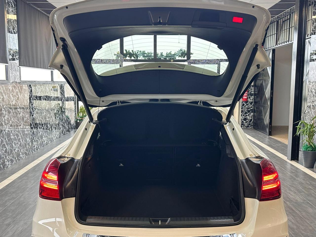 Mercedes-benz GLA 200 d Premium AMG