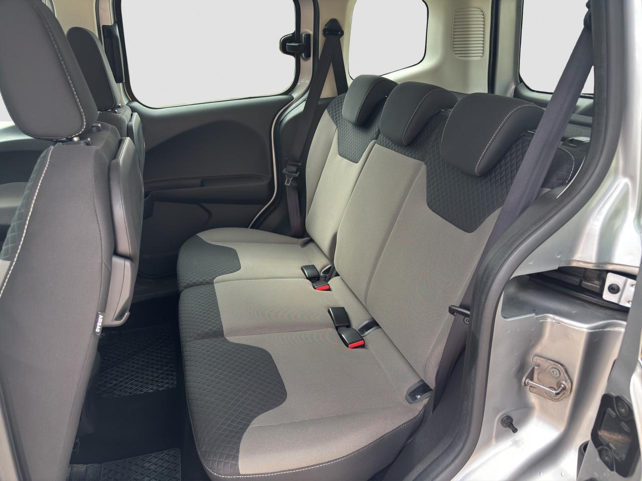 Ford Tourneo Courier 1.5 TDCI 95 CV Plus