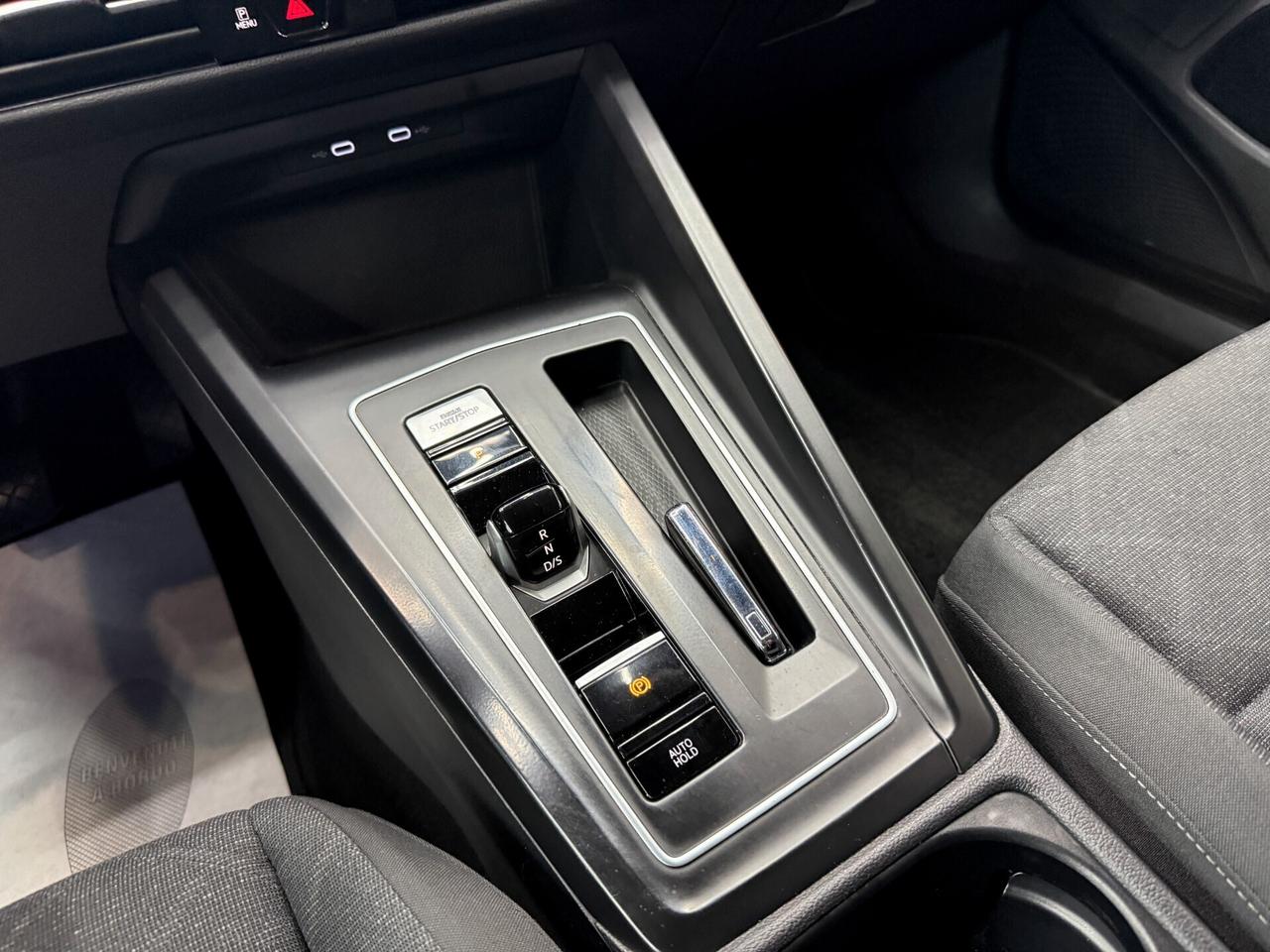 Volkswagen Golf 8 2.0 TDI 150CV DSG