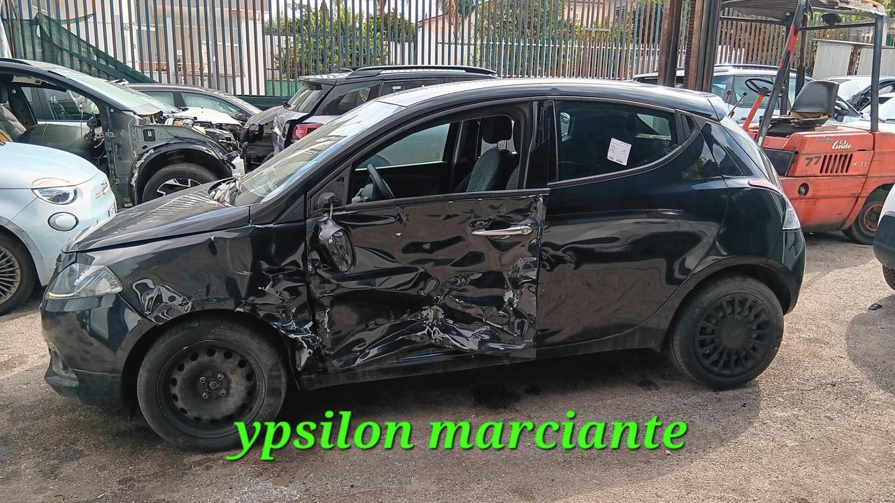 Lancia Ypsilon hybrida incidentata sinistrata mondialcars 022