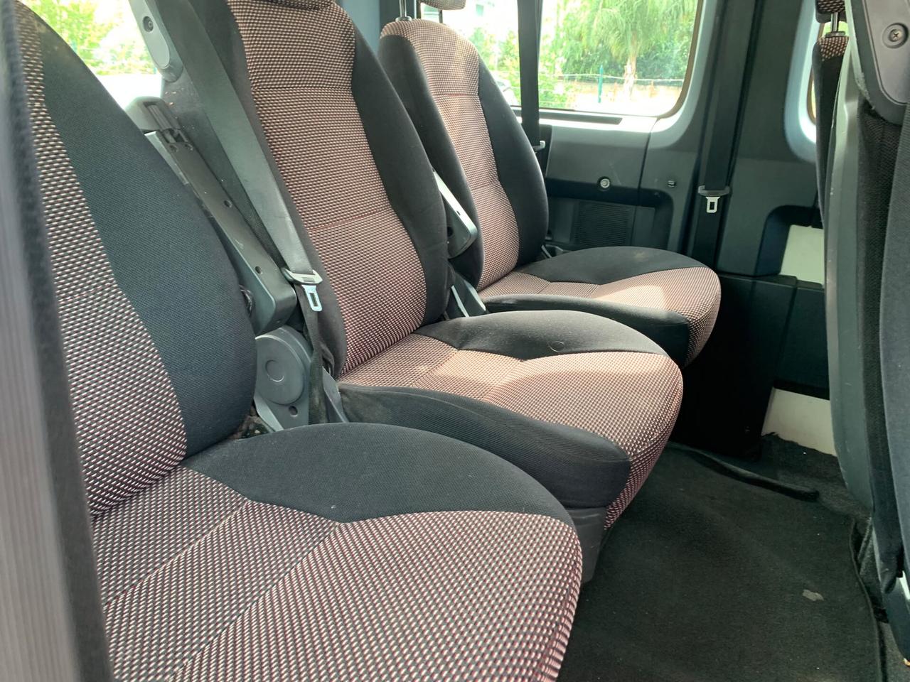 AUTOVETTURA 9 POSTI PULMINO