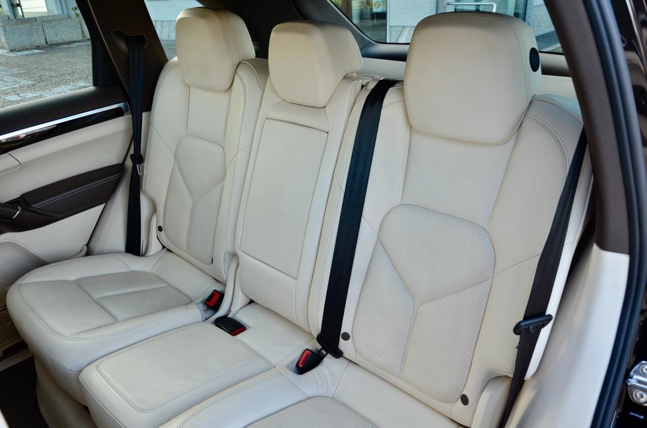 PORSCHE CAYENNE 3.0 V6 TDI 245cv TIPTRONIC, SERVICE BOOK PRESENTE, UFF ITALIANA, PELLE TOTALE, 21″, PERMUTE