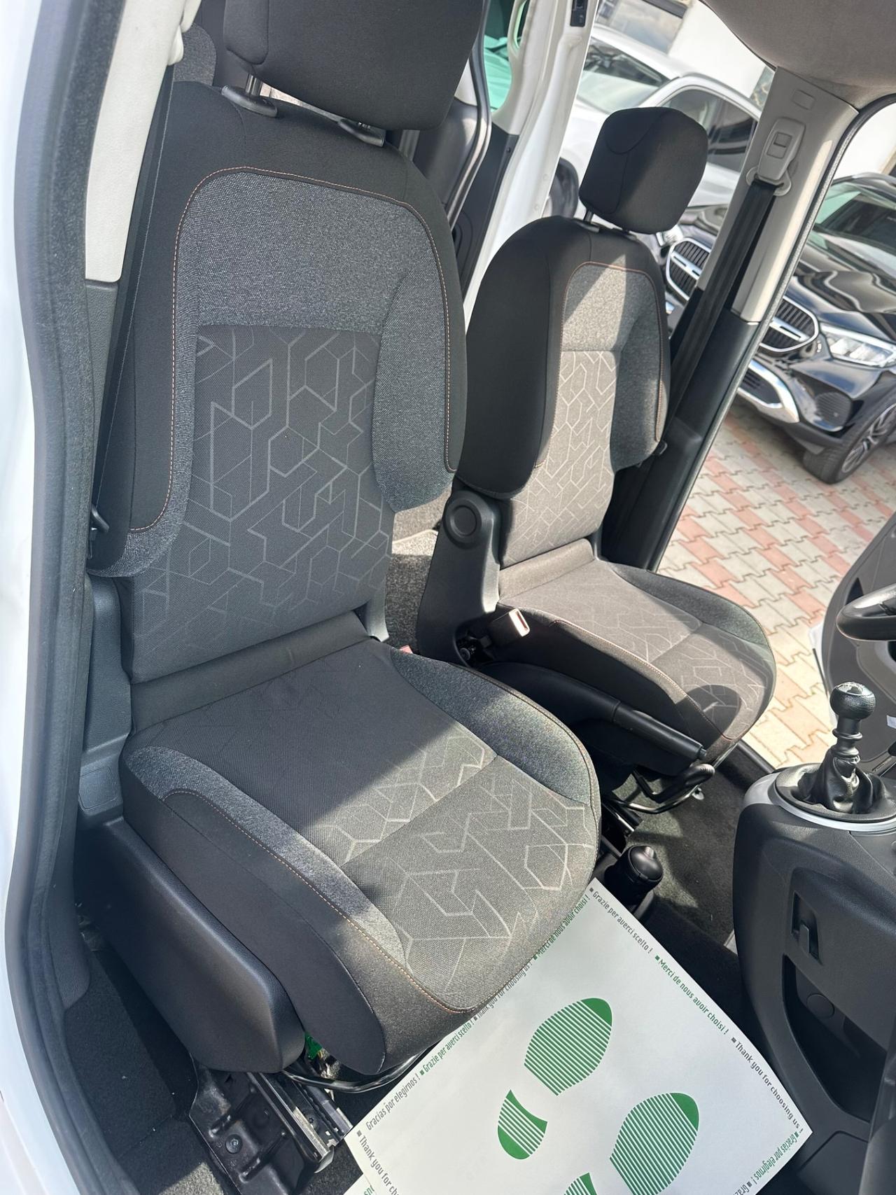 Peugeot Partner Tepee BlueHDi 120 S&S Outdoor