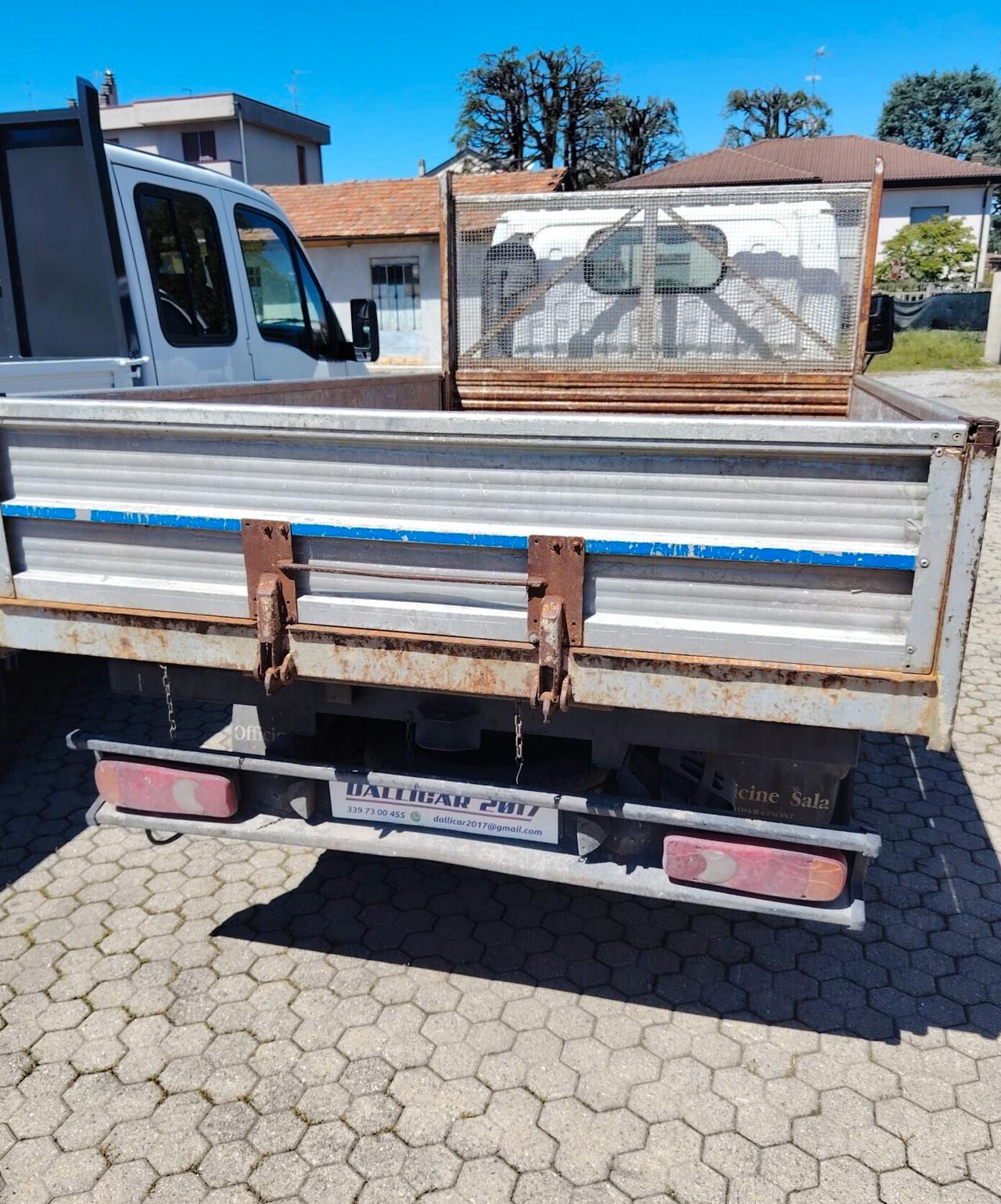 Nissan CABSTAR RIBALTABILE TRILATERALE (CON PROBLEMI)