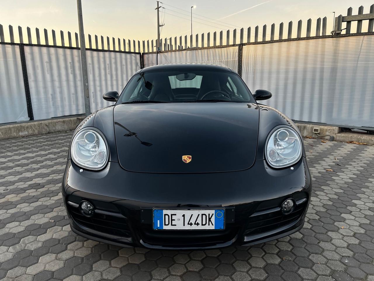 Porsche Cayman 2.7