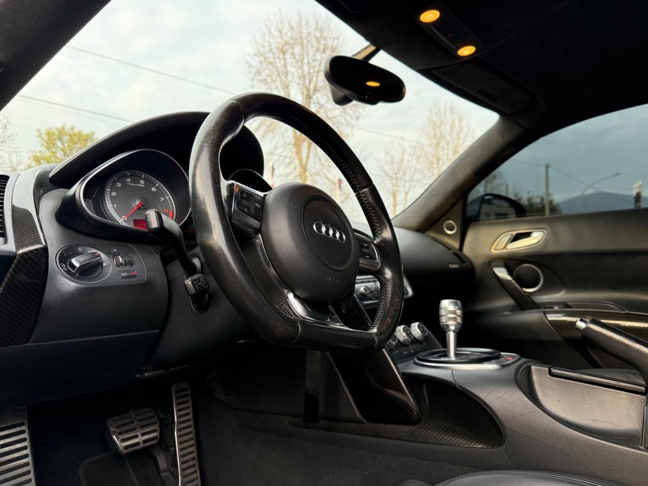 Audi R8 4.2 V8 FSI quattro R tronic