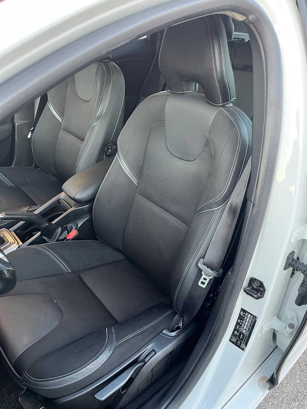 Volvo V40 D2 1.6 Diesel Summum