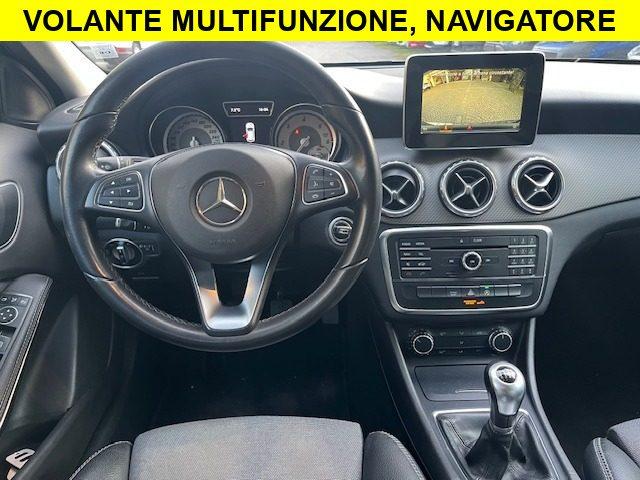 MERCEDES-BENZ GLA 180 Premium