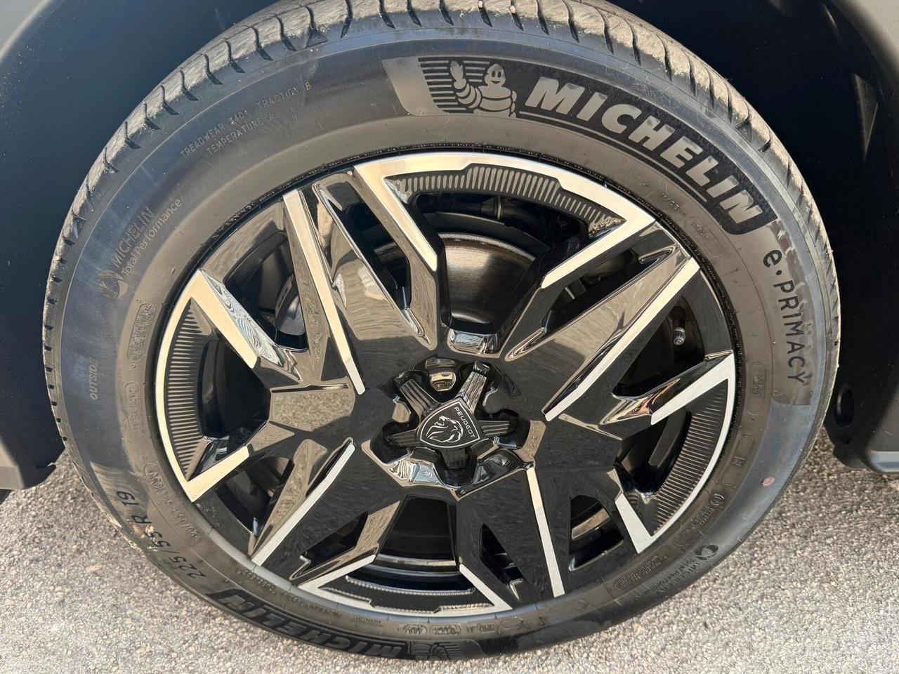 PEUGEOT 3008 HYBRID 136CV AUTOMATICA ALLURE KM0