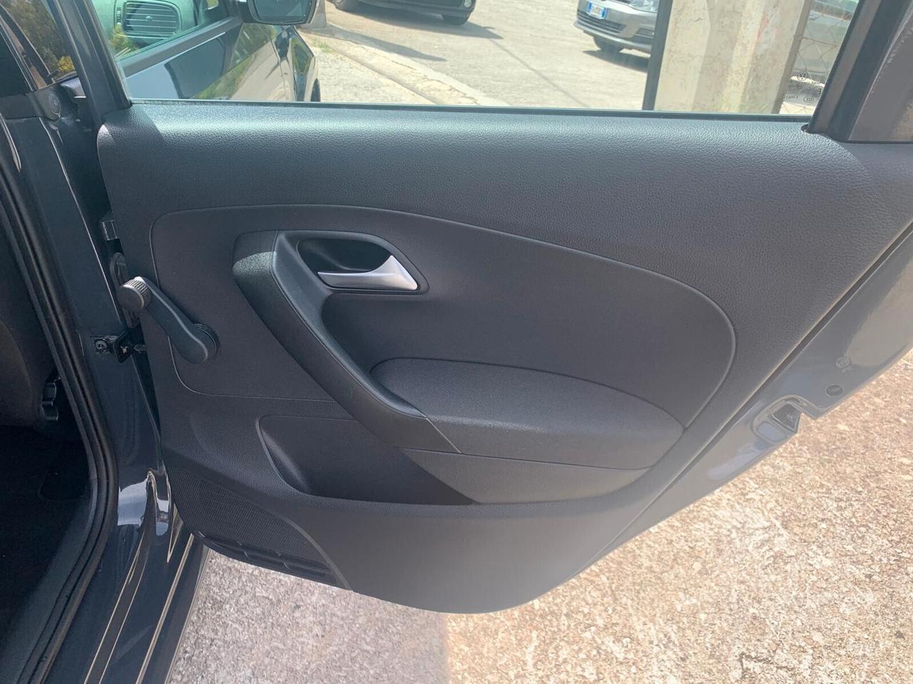Volkswagen Polo 1.0 MPI 5P Trendline - 2014