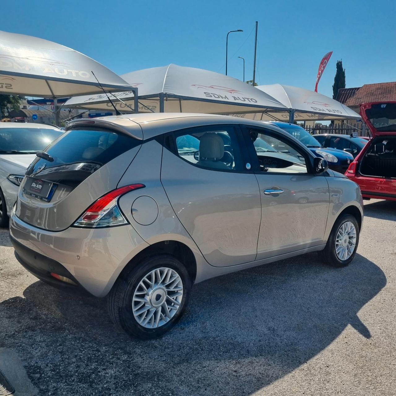 Lancia Ypsilon 0.9 TwinAir 85 CV 5 porte Metano Ecochic Elefantino