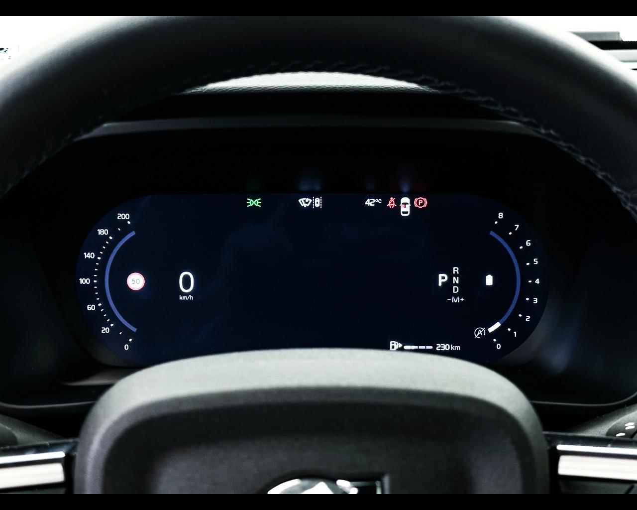 VOLVO XC40 Plus Dark B4 AUT
