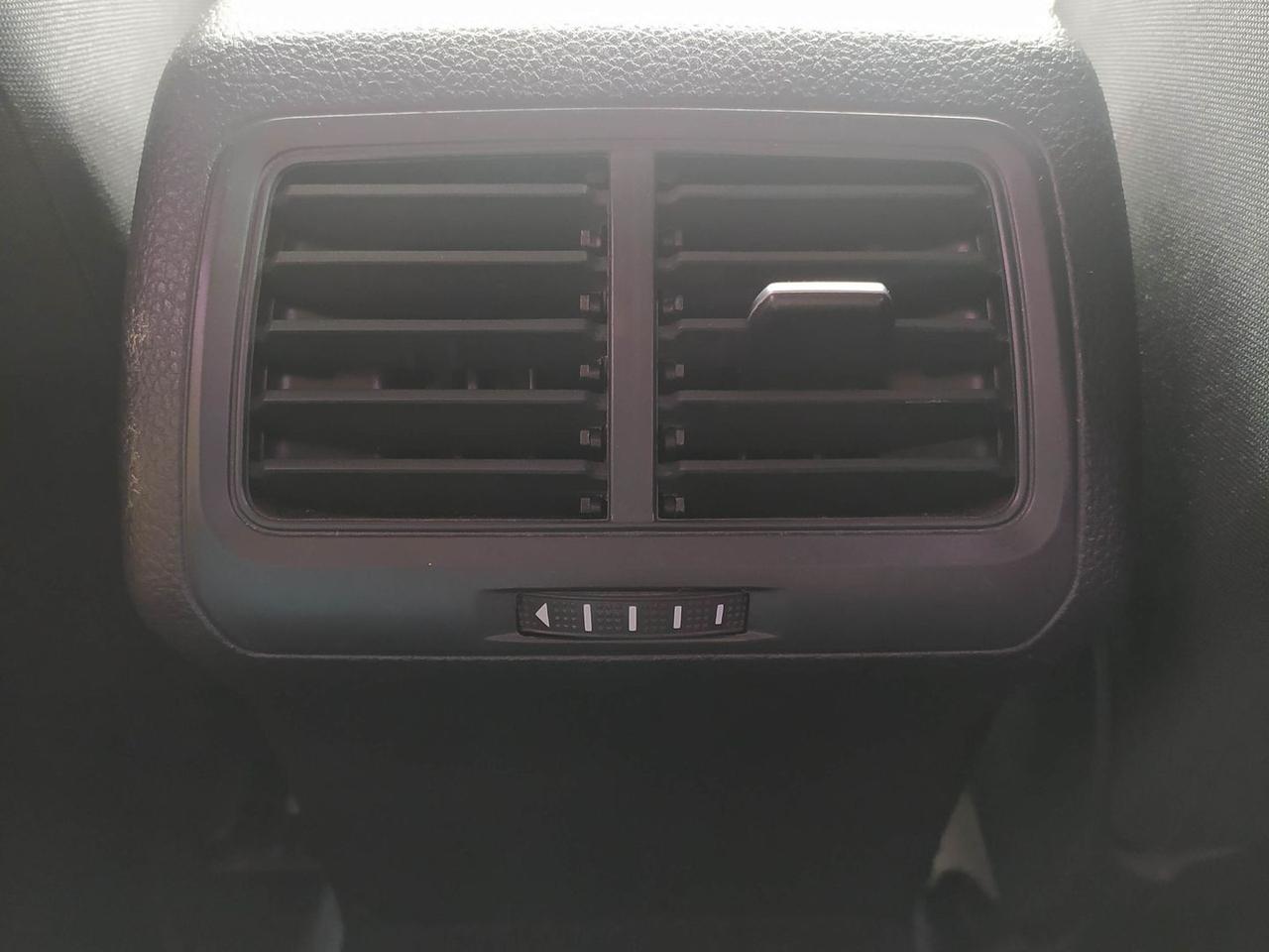 Volkswagen Golf Business 1.6 TDI BlueMotion #11156