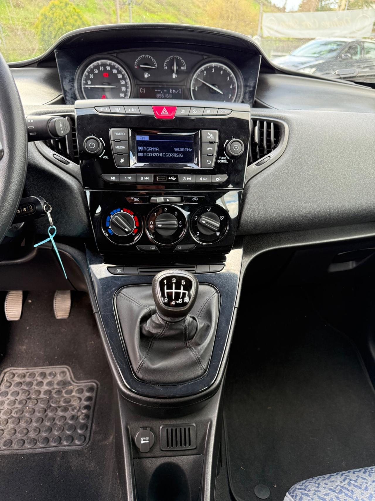 Lancia Ypsilon 1.0 FireFly 5 porte S&S Hybrid Ecochic Silver