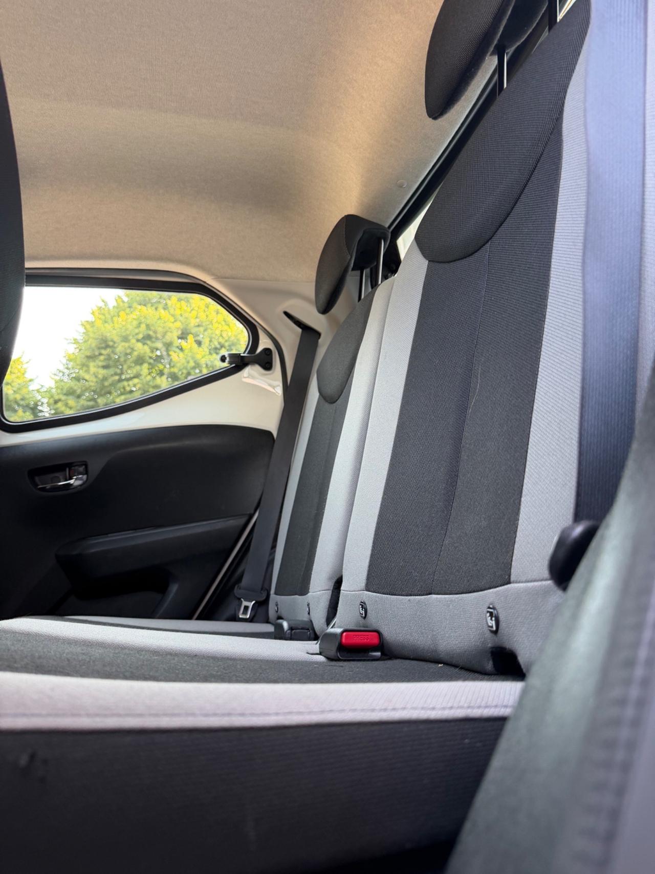 Toyota Aygo 1.0 VVT-i 69 CV 5 porte x-black TSS
