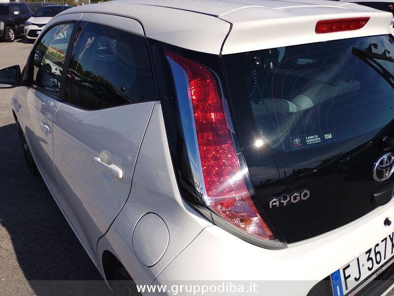 Toyota Aygo II 2014 5p 1.0 x-play m-mt my15
