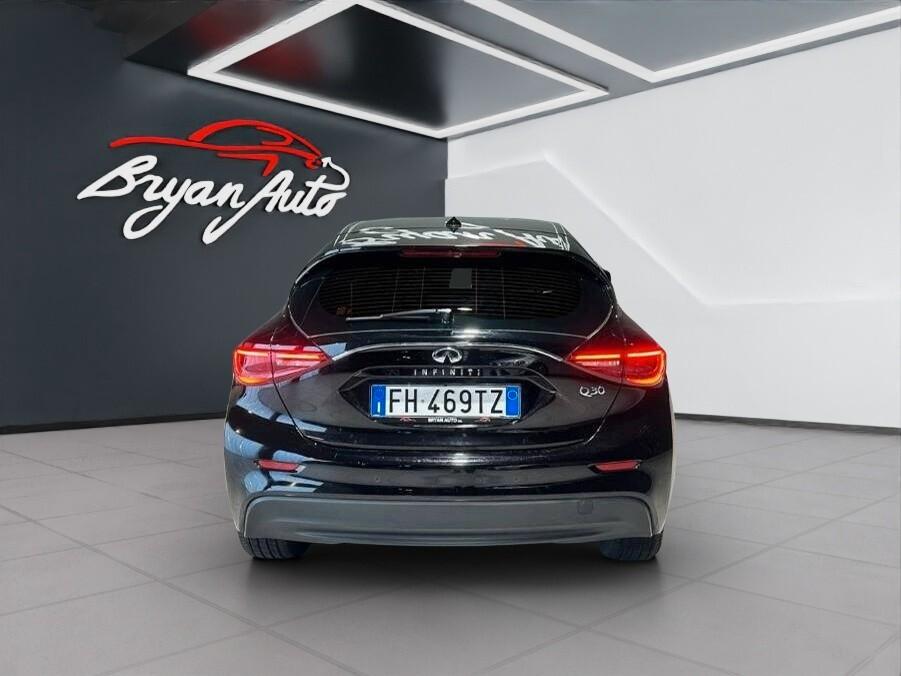 Infiniti Q30 1.5 diesel Premium Tech GALLERY WHITE