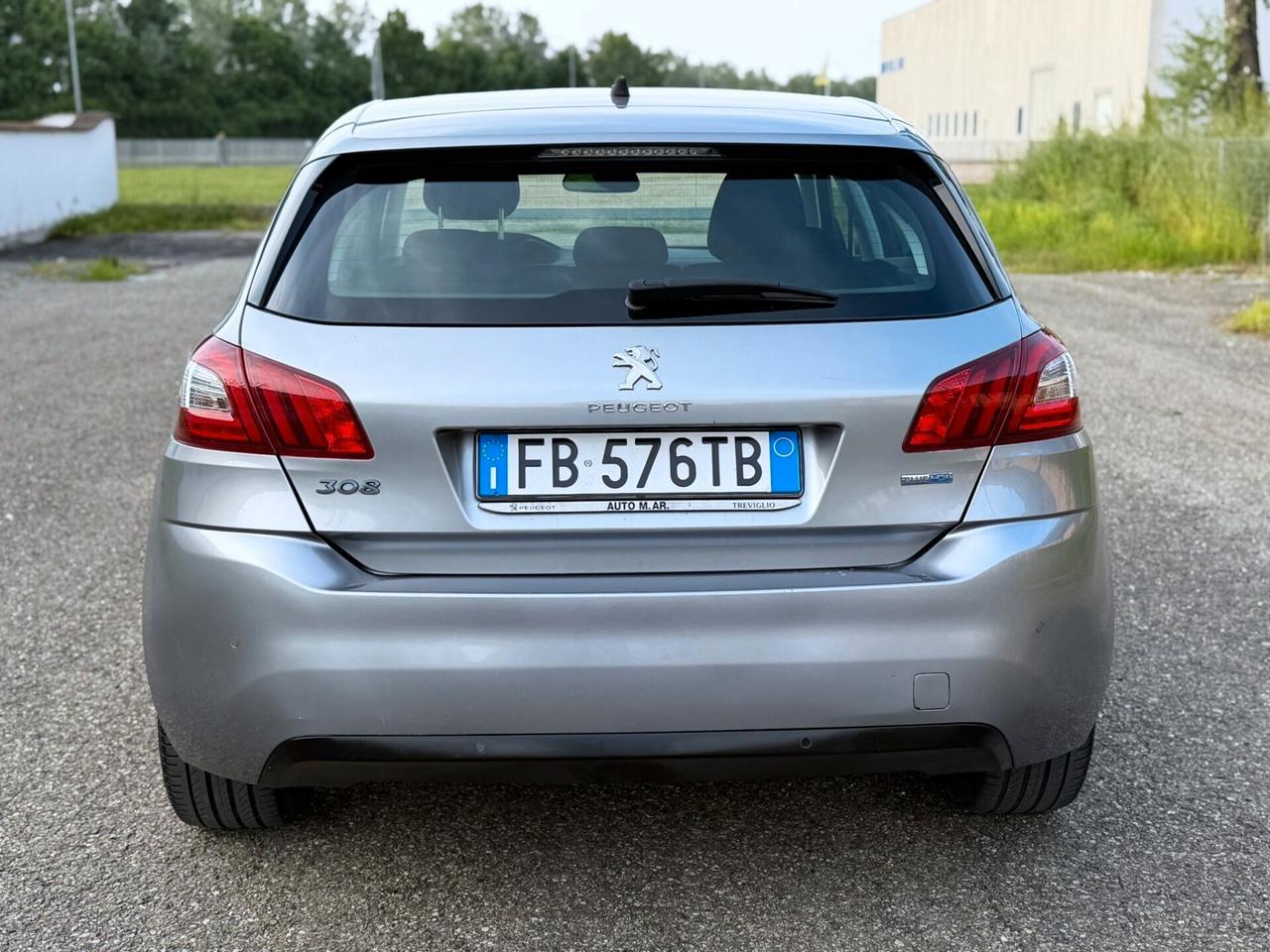 Peugeot 308 Berlina HDi 100 CV EURO 6B