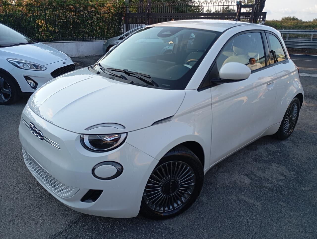 Fiat 500e Berlina 42kWh Icon