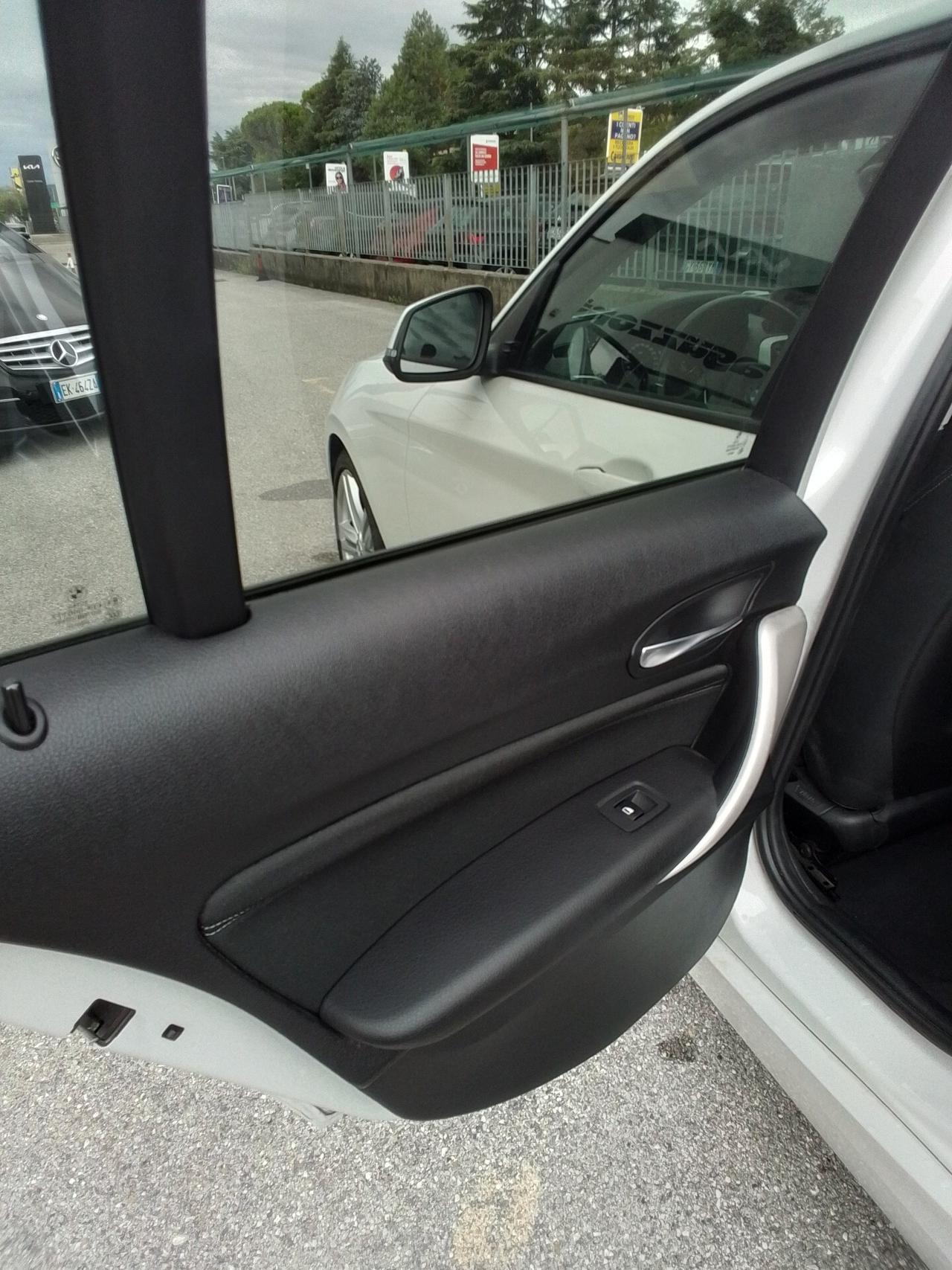 Bmw 118i 5p. Advantage