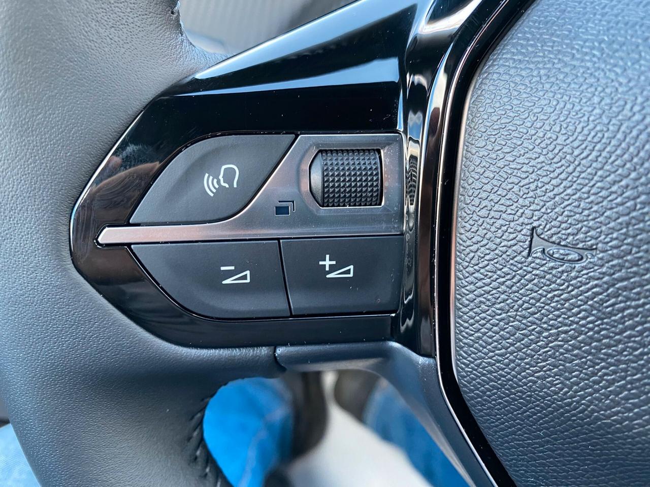 Peugeot 2008 PureTech 100 S&S Allure ''KmZero''