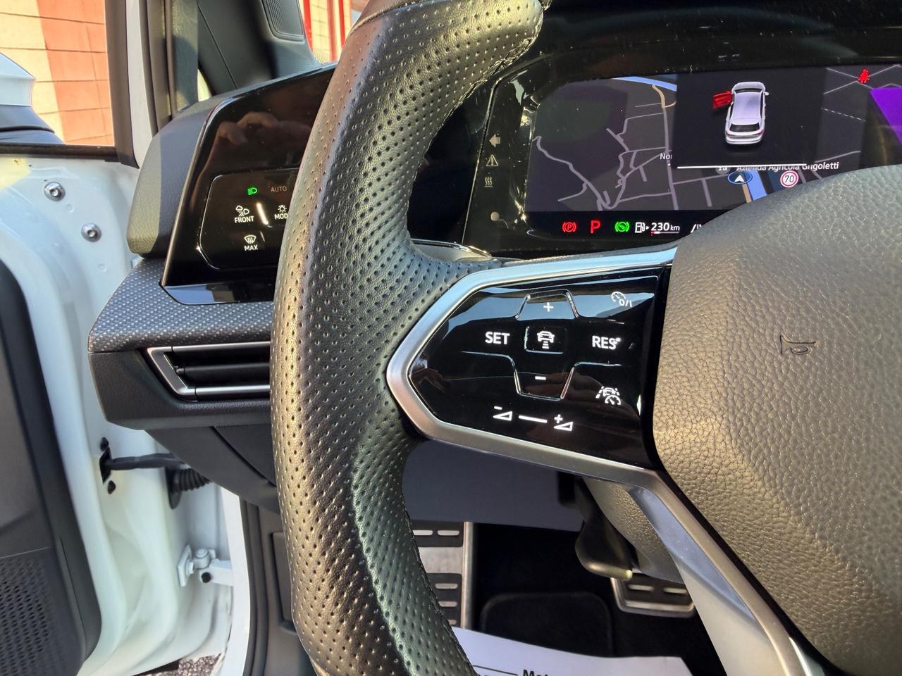 Volkswagen Golf 8 2.0 TSI DSG 4Motion R-Line