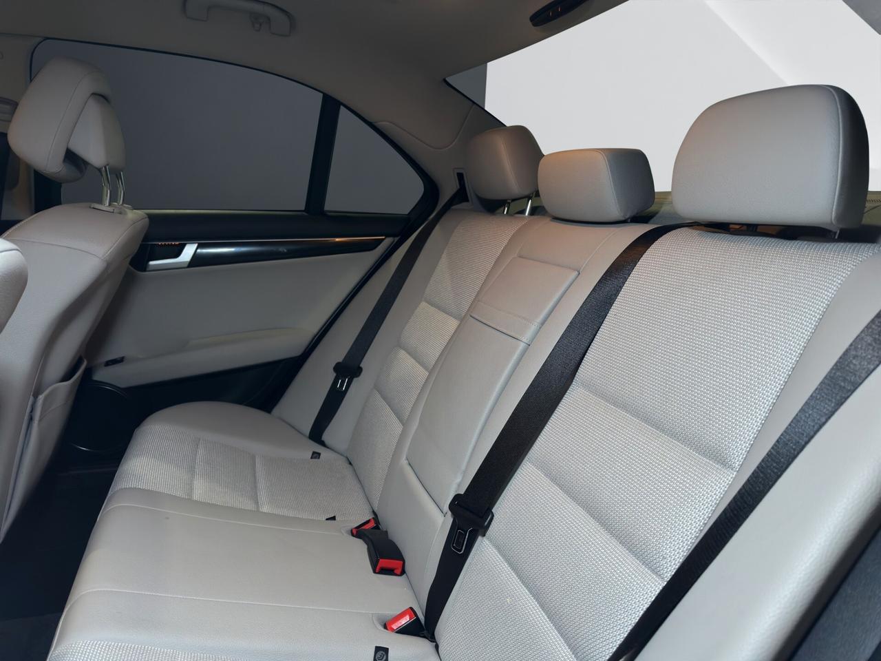 Mercedes-benz C 200 CDI BlueEFFICIENCY Avantgarde