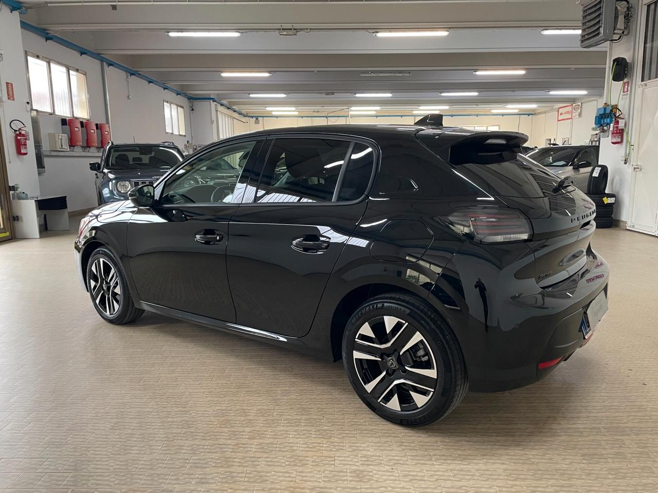 Peugeot 208 100cv 5 p. Allure 2025 Km13000 neopatentati