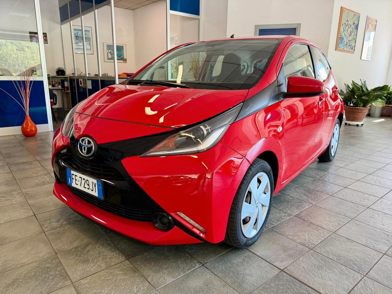 Toyota Aygo 1.0 VVT-i 69 CV 5 porte x-play
