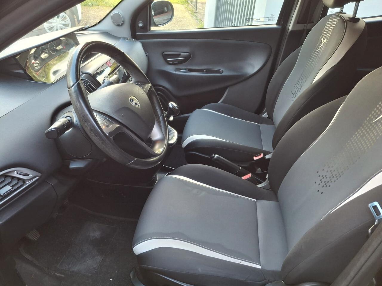 Lancia Ypsilon 1.2 69 CV 5 porte Elefantino