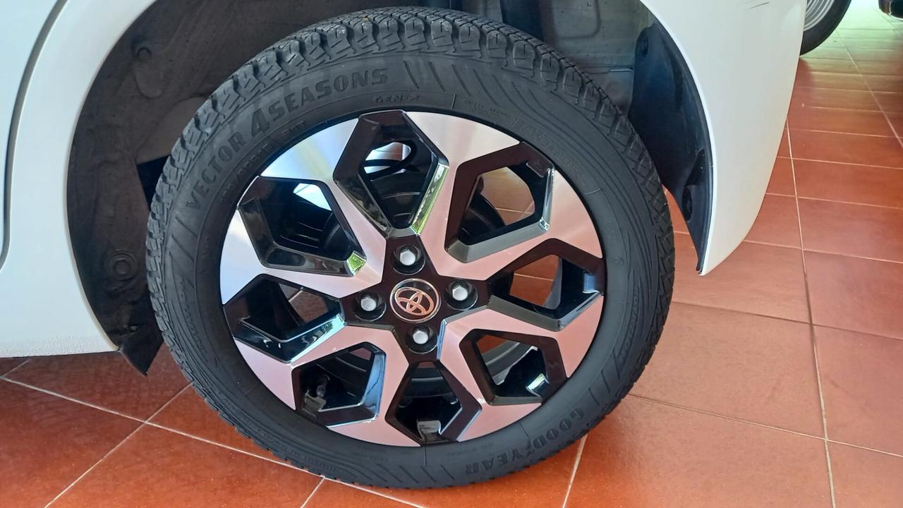 Toyota Aygo Connect 1.0 VVT-i 72 CV 5 porte x-clusiv red style