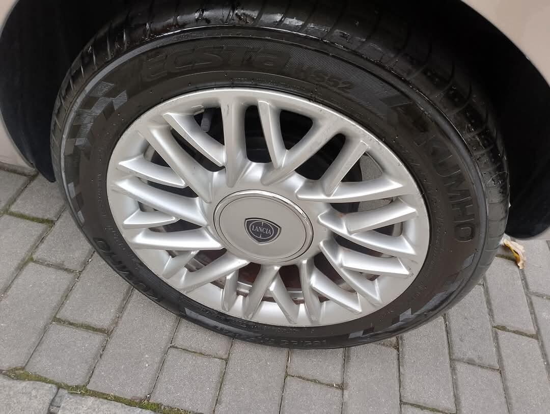 Lancia Ypsilon 1.2 69 CV 5 porte Platinum