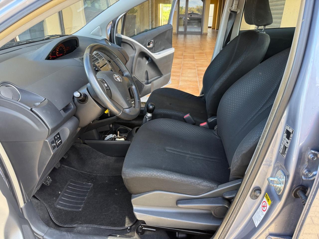 Toyota Yaris 1.0 5 porte