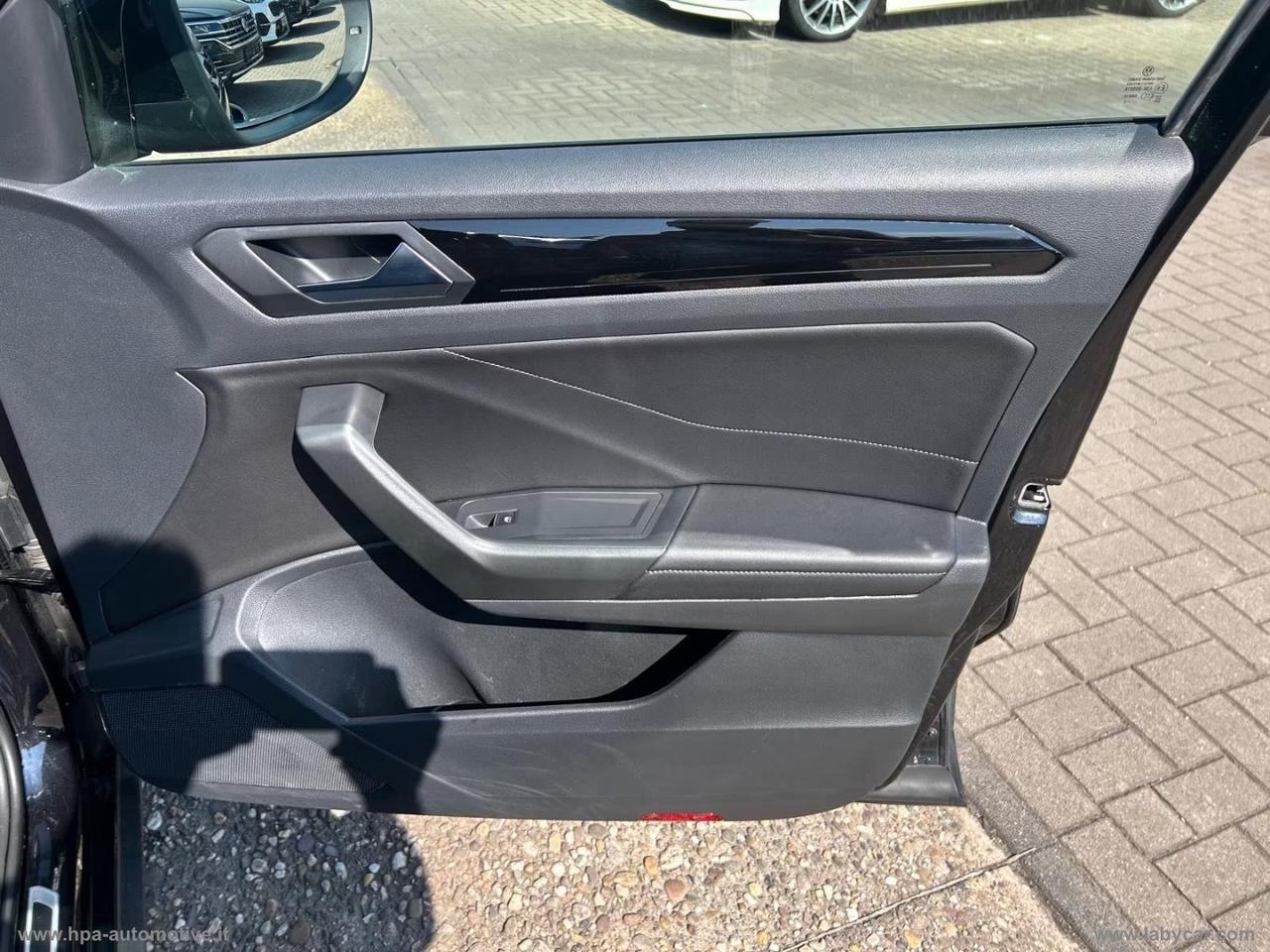 VOLKSWAGEN T-Roc 2.0TDI R-LINE Full Led Navi Pelle Iq-Light Matrix