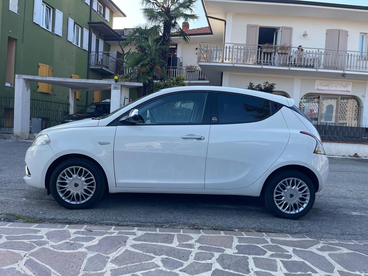 Lancia Ypsilon 1.2 69 CV 5 porte GPL Ecochic Gold