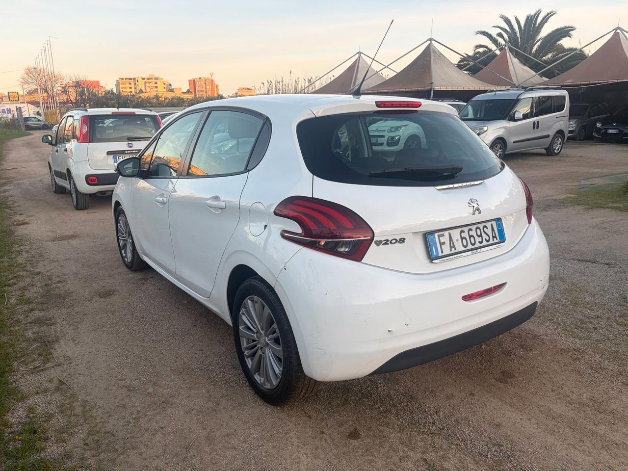 PEUGEOUT 208 1.2 PURETECH 82CV 2015 ADATTA NEOPATENTATI