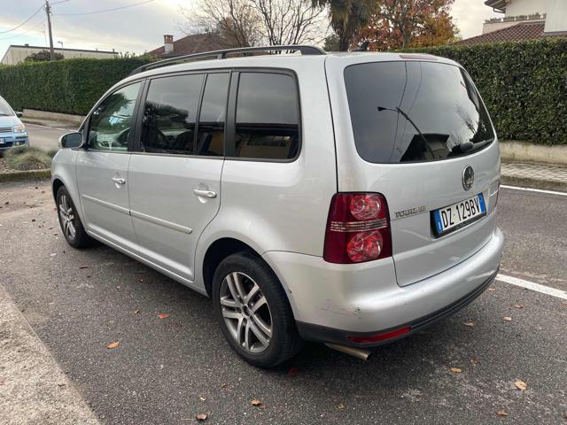 VOLKSWAGEN Touran 2.0 Highline Ecofuel 7 posti
