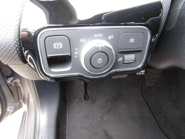 Mercedes-Benz A 180 d PREMIUM CAMBIO AUTO,LED,CERCHI 18,SENSORI