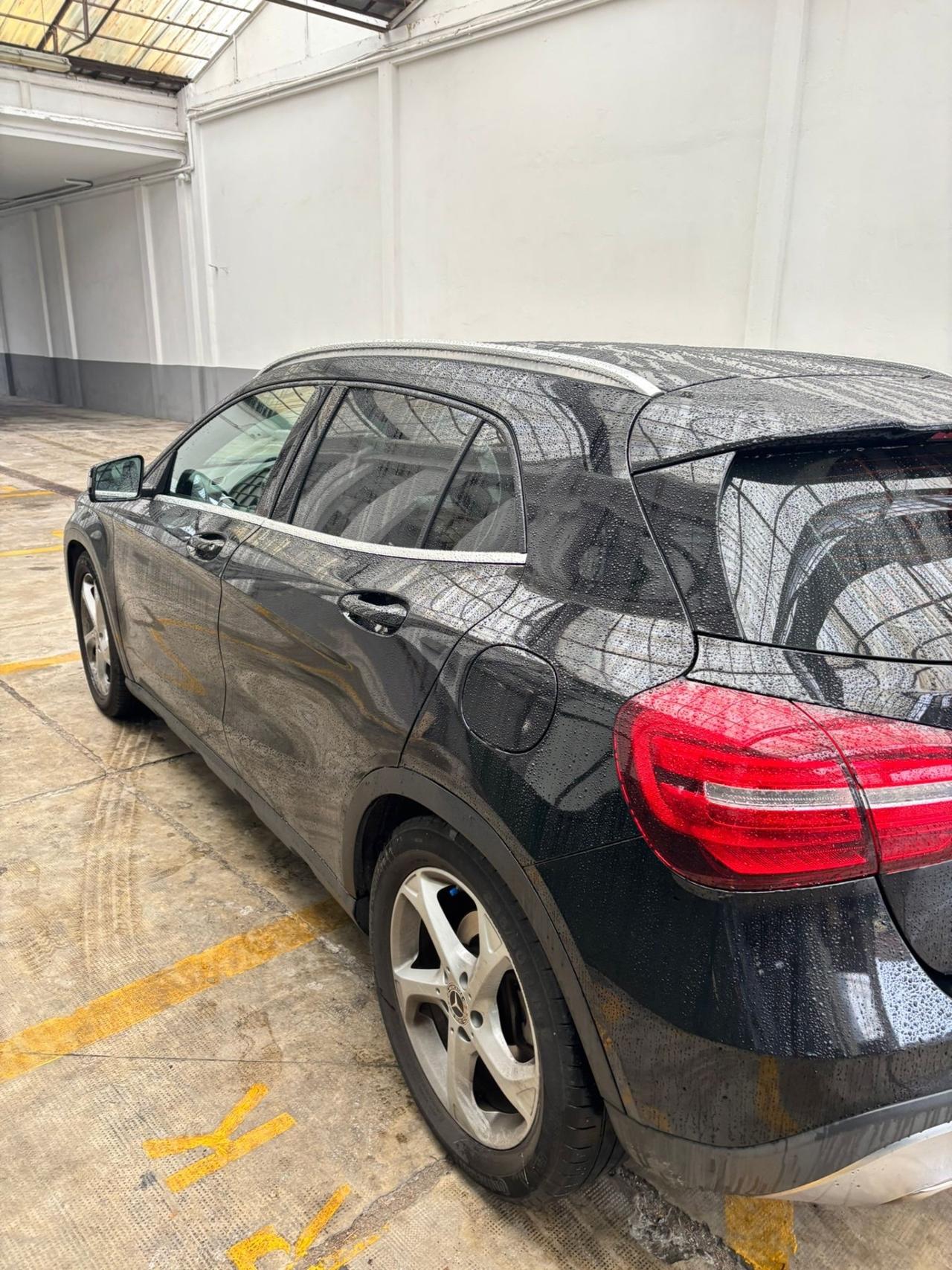 Mercedes-benz GLA 180 Premium