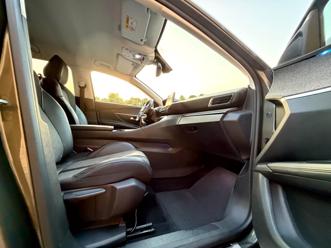 Peugeot 3008 ALLURE/1.6 120CV/PELLE/18"/CAR PLAY