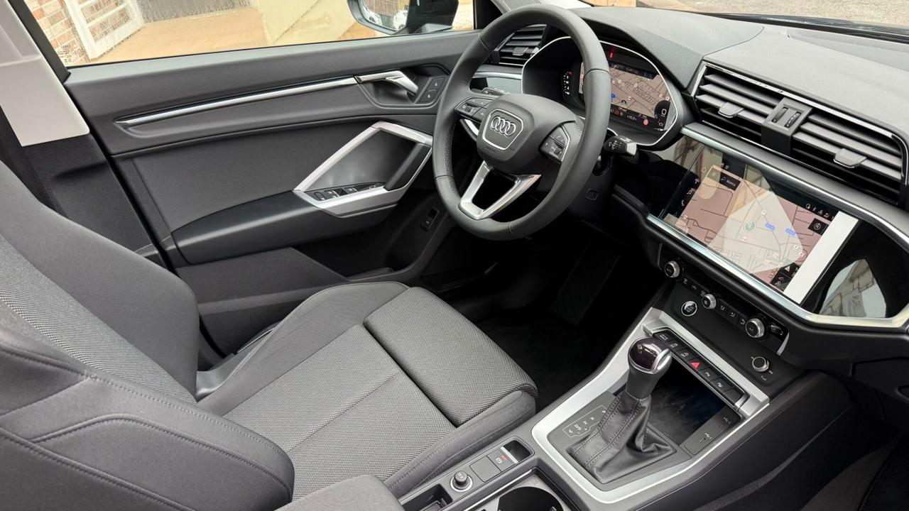 AUDI Q3 SPB 35 TDI IDENTITY BLACK KM0 2024 TETTO APRIBILE