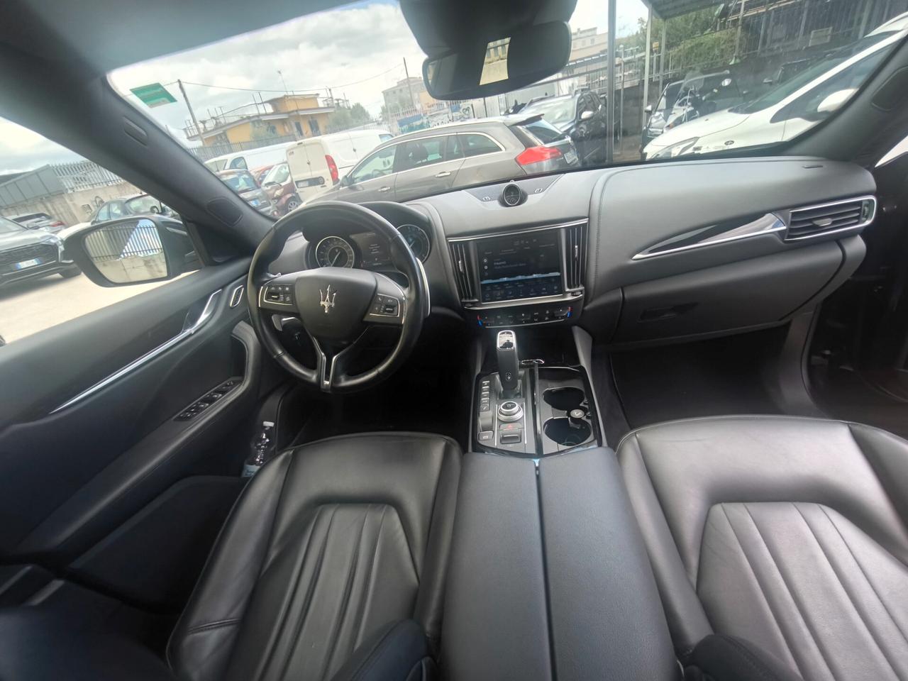 Maserati Levante MHEV 330 CV AWD GT full blackTetto panoramico